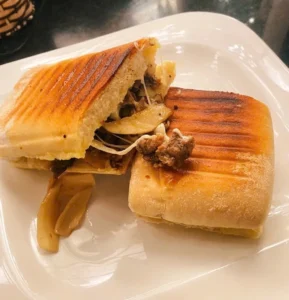 Panini Beef & Cheese / Panini thịt bò Úc kèm phô mai