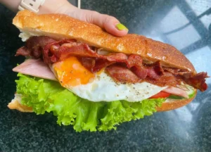 Bacon & Egg Baguette / Bánh mì thịt ba rọi kèm trứng