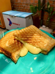 Grilled Cheese Sandwich / Sandwich phô mai tan