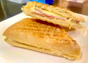 Panini Ham & Cheese / Panini thịt nguội kèm phô mai