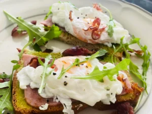 Poached Egg Avo Sandwich / Sandwich bơ kèm trứng chần