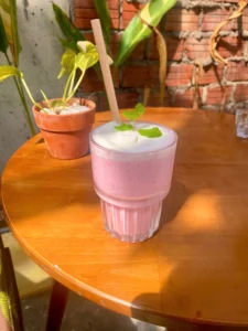 Strawberry Yogurt (Sữa chua dâu tây)