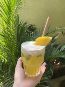 Pineapple ice tea (Trà dứa nhiệt đới)